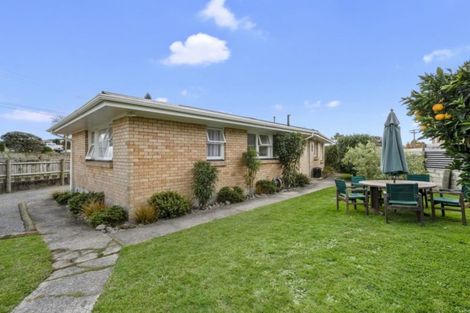 Photo of property in 30 Lee Street, Te Puke, 3119