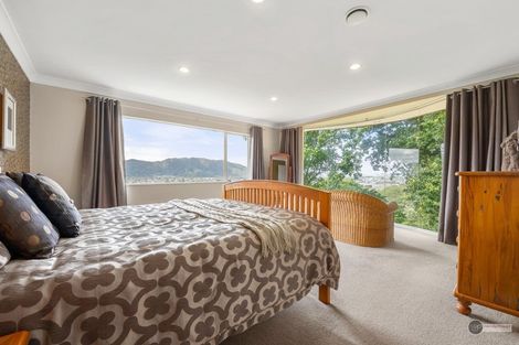 Photo of property in 10 Pomare Road, Tirohanga, Lower Hutt, 5010