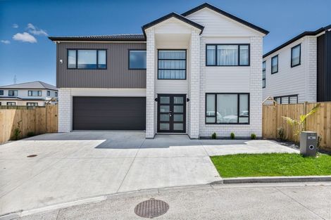 Photo of property in 11 Bunbeg Crescent, Flat Bush, Auckland, 2019