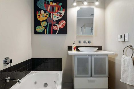 Photo of property in 35 Lynden Avenue, Hillcrest, Auckland, 0627