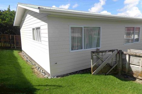 Photo of property in 1/11 Mona Vale, West Harbour, Auckland, 0618