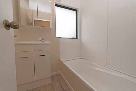 Photo of property in 2/7 Maywood Crescent, Glen Eden, Auckland, 0602