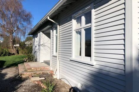 Photo of property in 11 Woodville Street, Edgeware, Christchurch, 8013