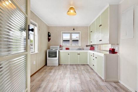 Photo of property in 14 Taikata Road, Te Atatu Peninsula, Auckland, 0610