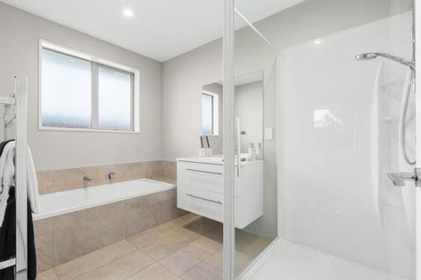 Photo of property in 14a Earnslaw Crescent, Bryndwr, Christchurch, 8053