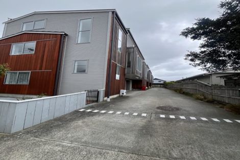 Photo of property in 2/121 Rongotai Road, Kilbirnie, Wellington, 6022
