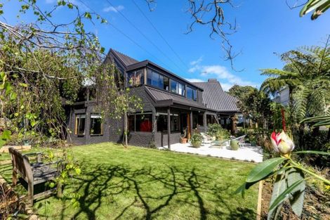 Photo of property in 319 Mangorei Road, Merrilands, New Plymouth, 4312