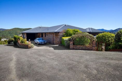 Photo of property in 21 Marina View, Waikawa, Picton, 7281