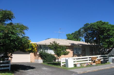 Photo of property in 1b Kuaka Place, New Lynn, Auckland, 0600