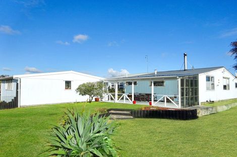 Photo of property in 23 Nash Parade, Foxton Beach, Foxton, 4815