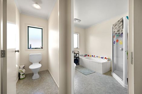 Photo of property in 15 Kittyhawk Place, Melville, Hamilton, 3206