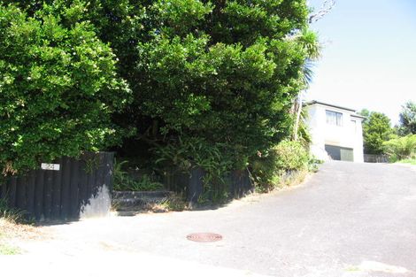 Photo of property in 2/24 Exeter Place, Unsworth Heights, Auckland, 0632