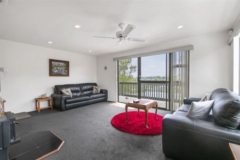 Photo of property in 12 Fitzherbert Avenue, West Harbour, Auckland, 0618