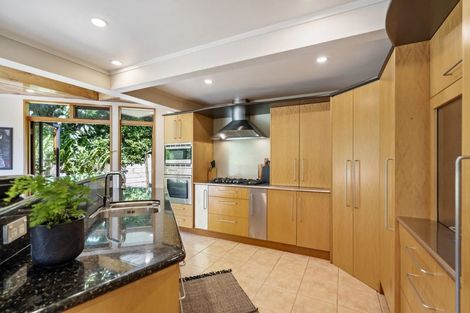 Photo of property in 22 Hebe Place, Birkenhead, Auckland, 0626