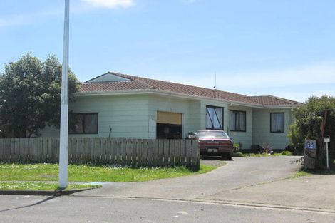 Photo of property in 13 De Bloge Place, Clendon Park, Auckland, 2103
