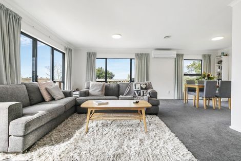 Photo of property in 2/13 Noeleen Street, Glenfield, Auckland, 0629