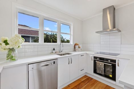 Photo of property in 1/3 Daphne Street, Kelston, Auckland, 0602