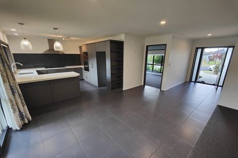 Photo of property in 16 Trauzer Place, Flagstaff, Hamilton, 3210