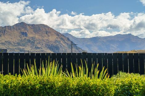 Photo of property in 3 Courthill Lane, Wanaka, 9305