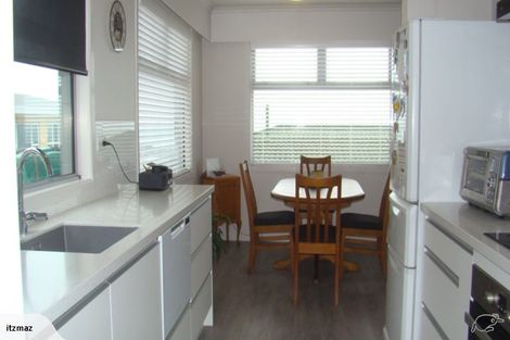 Photo of property in 14 South Road, Moturoa, New Plymouth, 4310