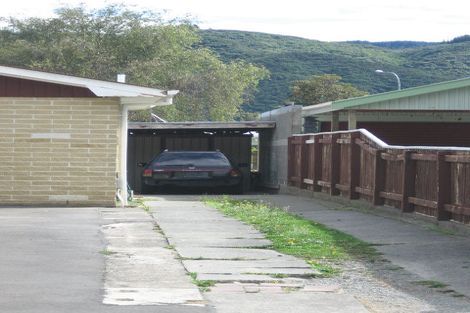 Photo of property in 2/5 Oregon Drive, Maoribank, Upper Hutt, 5018