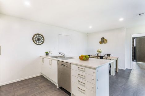 Photo of property in 16 Eric Gifford Drive, Ranui, Auckland, 0612