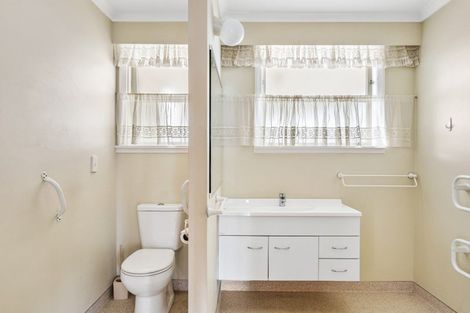 Photo of property in 43 Karaka Crescent, Levin, 5510