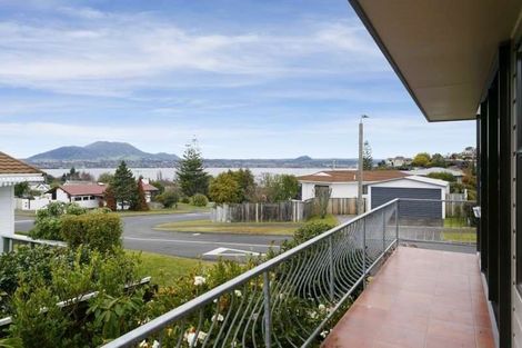 Photo of property in 4 Shera Street, Acacia Bay, Taupo, 3330