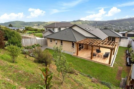 Photo of property in 197 Woodman Drive, Tawa, Wellington, 5028