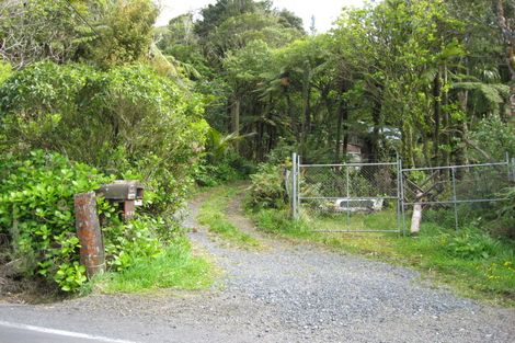 Photo of property in 475 Scenic Drive, Waiatarua, Auckland, 0612