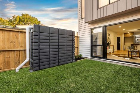 Photo of property in 57d Edmonton Road, Henderson, Auckland, 0612