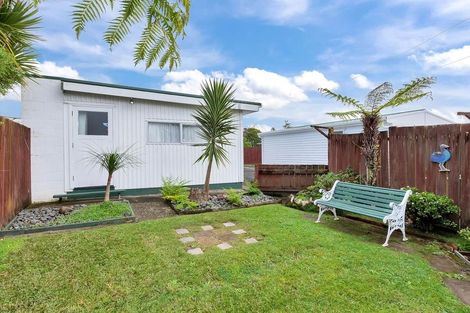 Photo of property in 116 Woodglen Road, Glen Eden, Auckland, 0602
