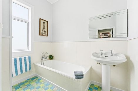 Photo of property in 52 Parsons Street, Saint Johns Hill, Whanganui, 4501