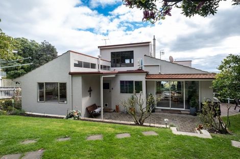 Photo of property in 8 Denholm Road, Hospital Hill, Napier, 4110