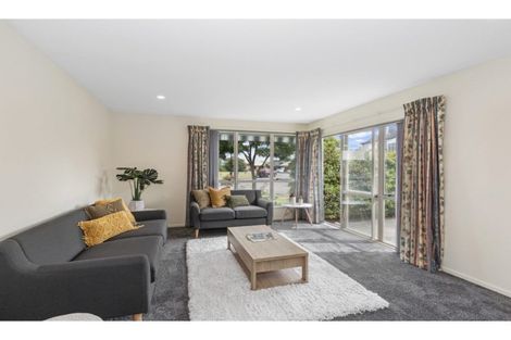 Photo of property in 19 Thornlea Place, Halswell, Christchurch, 8025