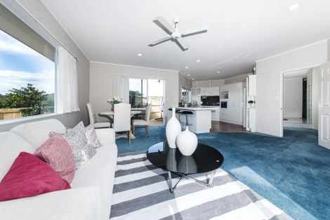 Photo of property in 1 Campian Place, Golflands, Auckland, 2013