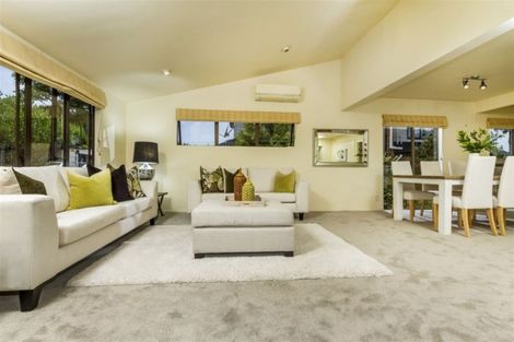 Photo of property in 9a Hanlon Crescent, Narrow Neck, Auckland, 0624