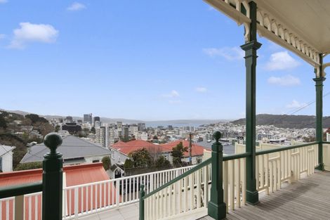 Photo of property in 17 Maarama Crescent, Aro Valley, Wellington, 6021