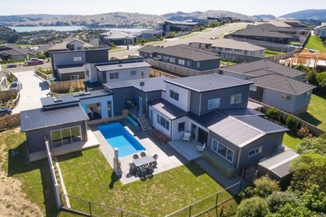 Photo of property in 90 Endeavour Drive, Whitby, Porirua, 5024