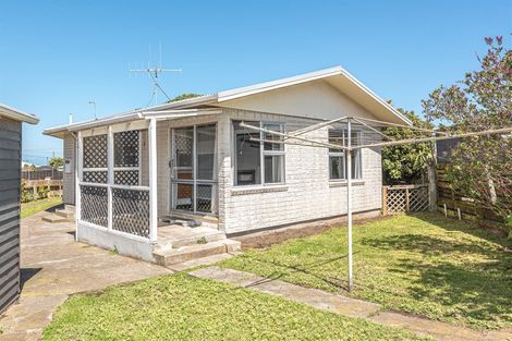Photo of property in 112 Hinau Street, Castlecliff, Whanganui, 4501