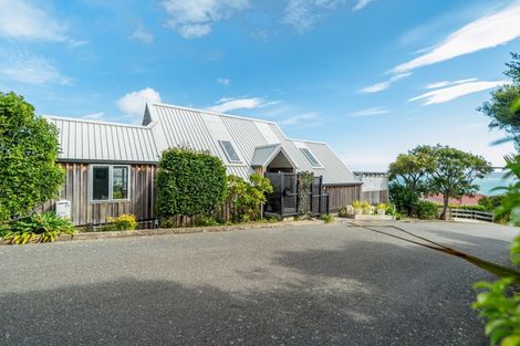 Photo of property in 1 Roys Road, Plimmerton, Porirua, 5026