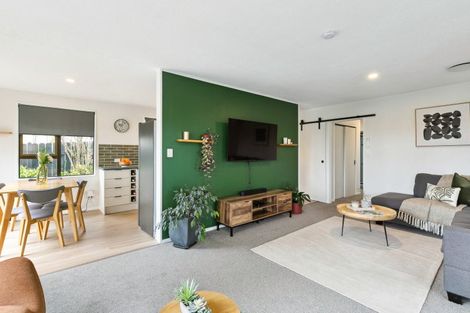 Photo of property in 11 Mandeville Crescent, Grenada Village, Wellington, 6037