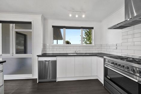 Photo of property in 37 Kamahi Avenue, Hawera, 4610