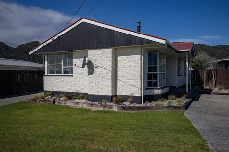 Photo of property in 100 Domett Esplanade, Cobden, Greymouth, 7802