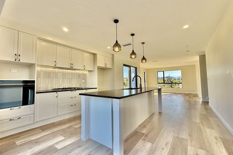 Photo of property in 136 Vintry Drive, Kumeu, 0810