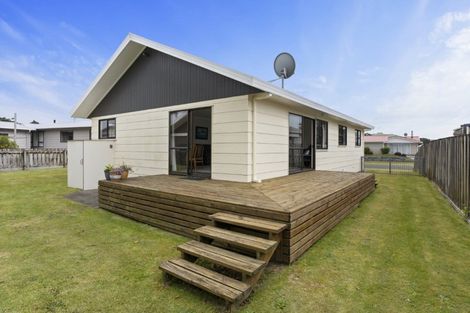 Photo of property in 118 Charleston Avenue, Whangamata, 3620
