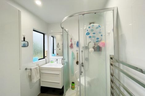 Photo of property in 37 Borich Road, Sunnyvale, Auckland, 0612