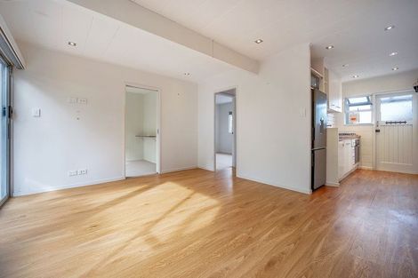 Photo of property in 12/18 Parr Terrace, Castor Bay, Auckland, 0620