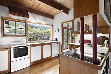 Photo of property in 157 Marine Parade, Eastbourne, Lower Hutt, 5013