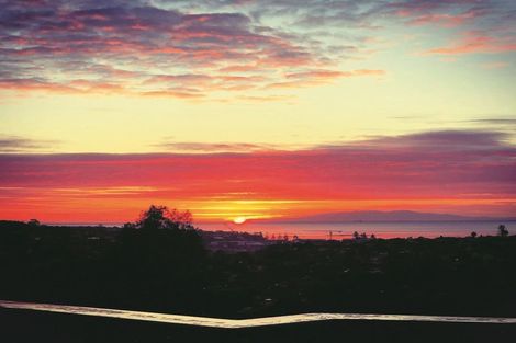 Photo of property in 681 East Coast Road, Browns Bay, Auckland, 0630